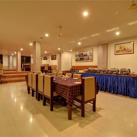 Hotel Savera Palace Mount Abu Buitenkant foto