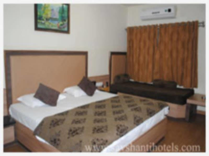 Hotel Savera Palace Mount Abu Buitenkant foto