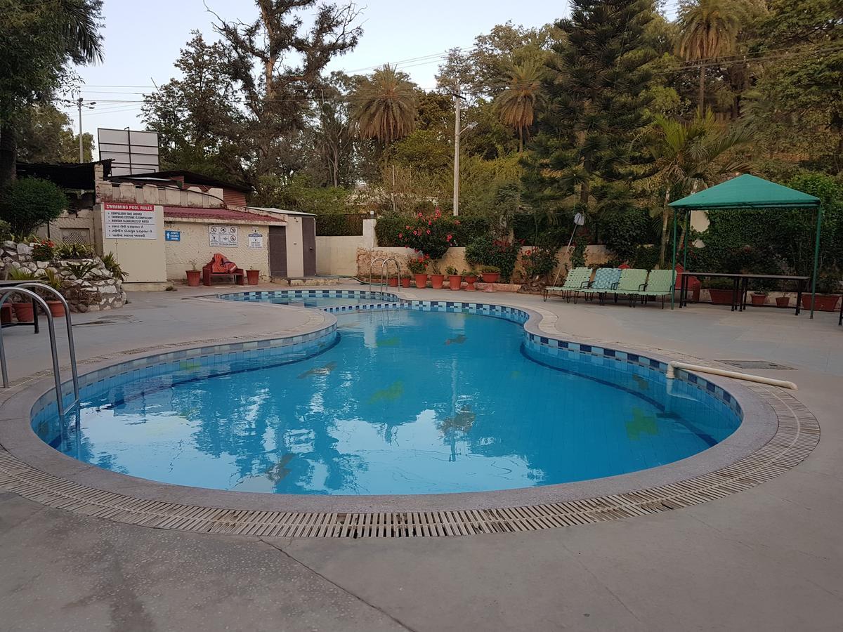 Hotel Savera Palace Mount Abu Buitenkant foto