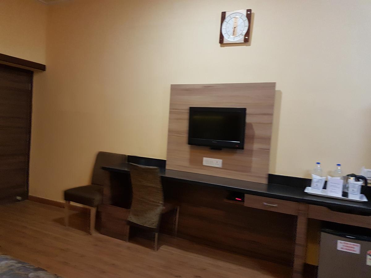 Hotel Savera Palace Mount Abu Buitenkant foto