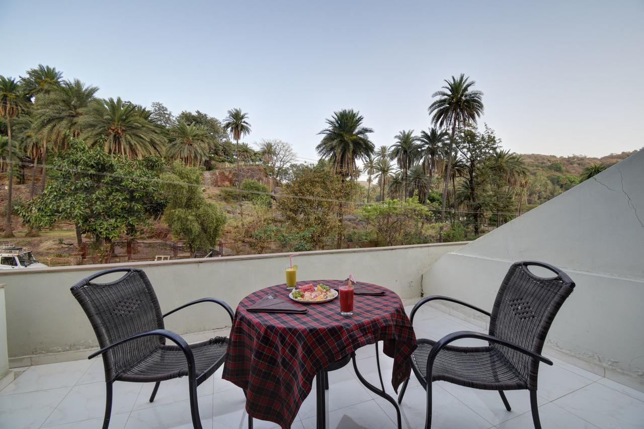 Hotel Savera Palace Mount Abu Buitenkant foto