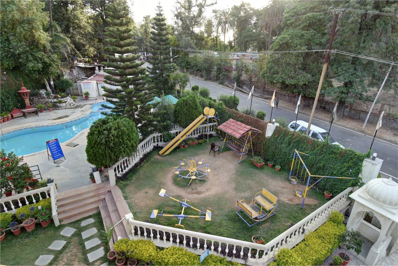 Hotel Savera Palace Mount Abu Buitenkant foto